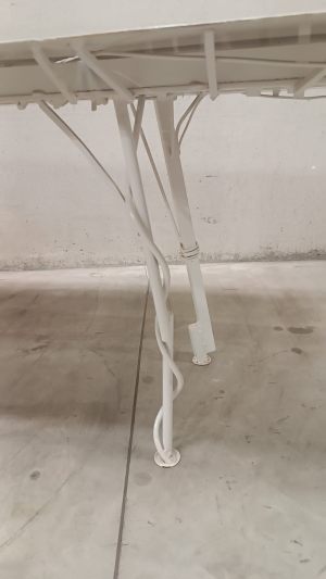 tavolo__in_ferro_verniciato_effetto_cracle-1