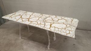 tavolo__in_ferro_verniciato_effetto_cracle